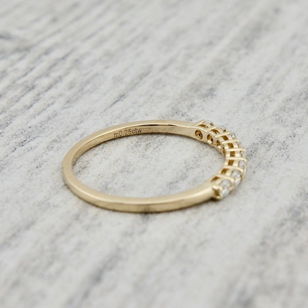 Bague semi-éternité à 8 moissanites en or 10K ou argent sterling