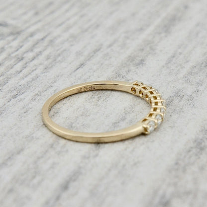 Bague semi-éternité à 8 moissanites en or 10K ou argent sterling