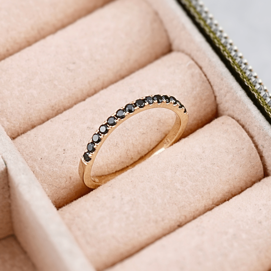 Bague Semi-éternité courbe en or 14K - 18K ou platine et diamants noirs