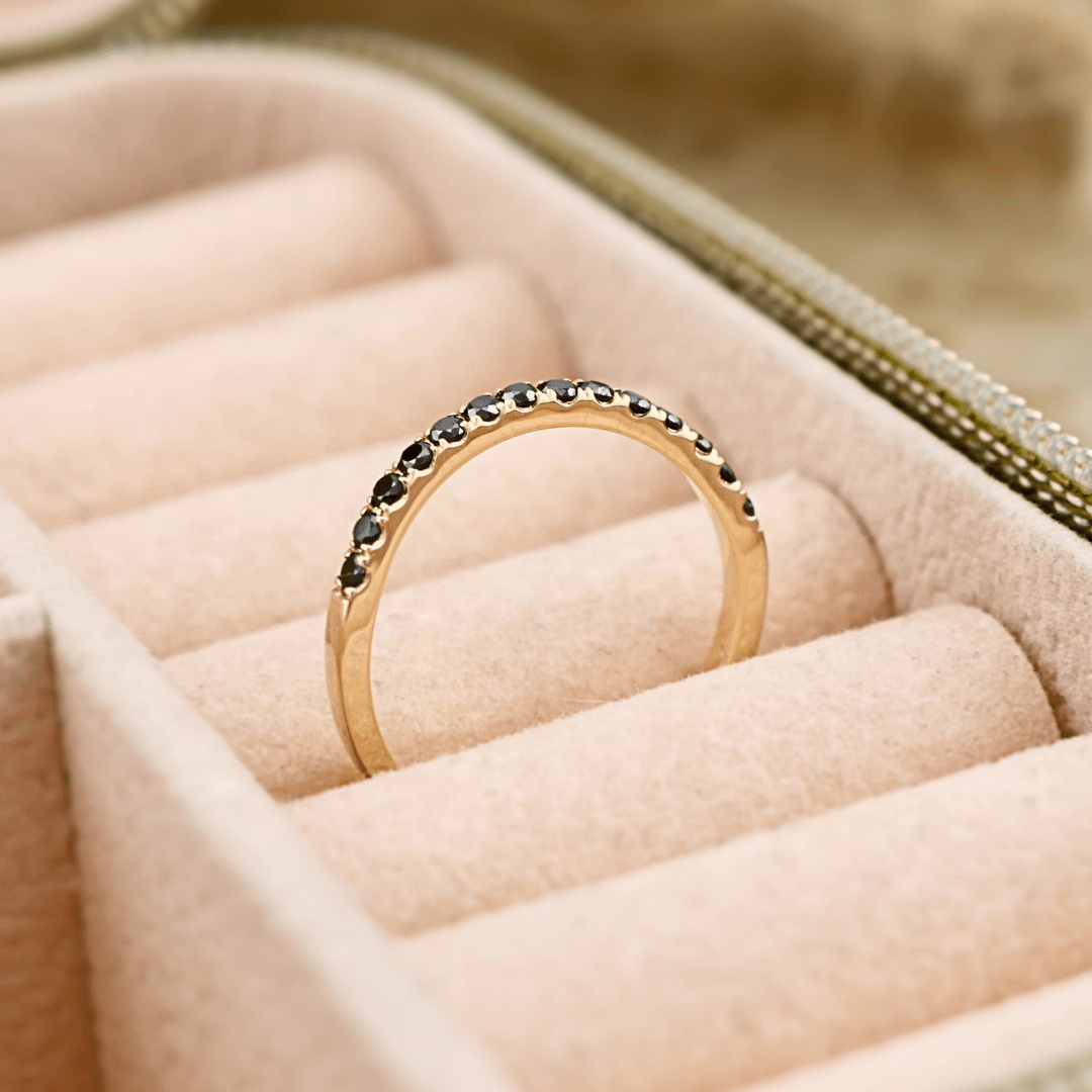 Bague Semi-éternité courbe en or 14K - 18K ou platine et diamants noirs