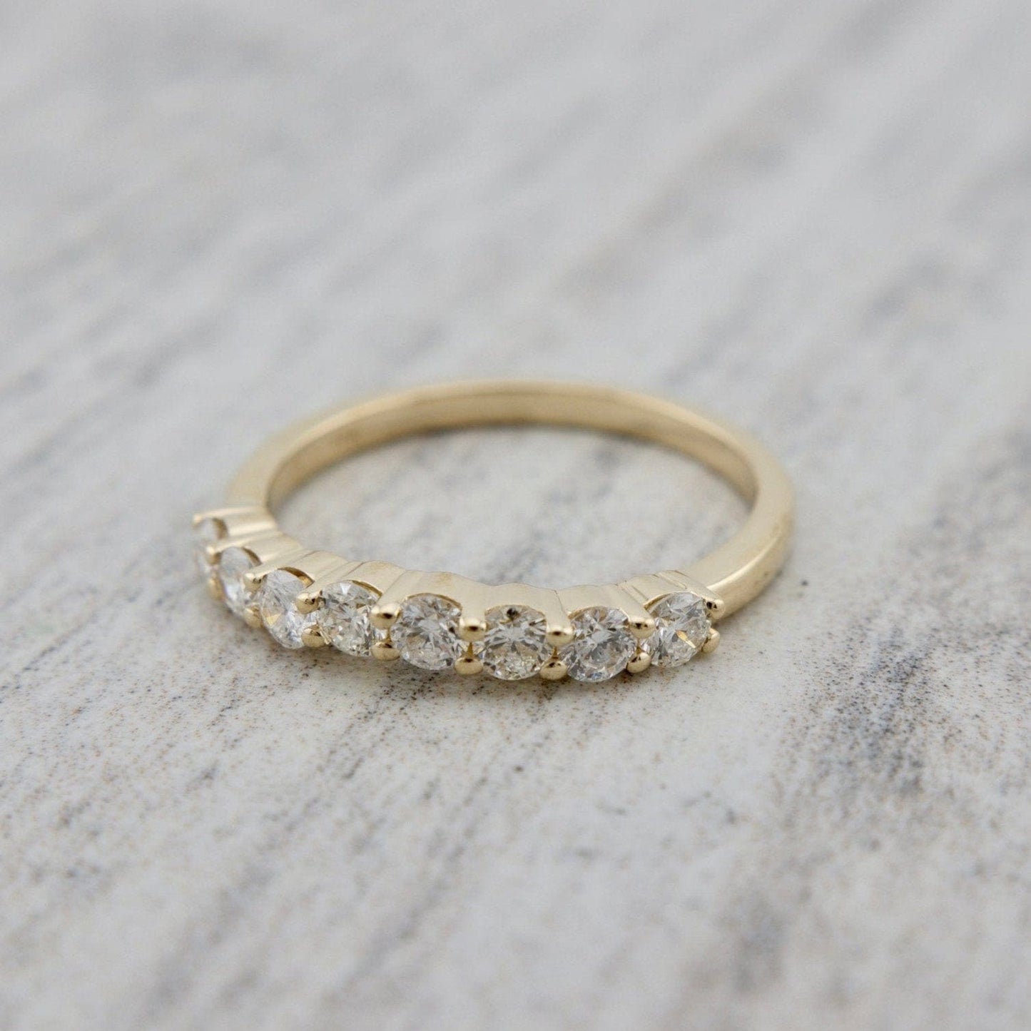 Bague semi-éternité courbe en or 14K - 18K ou platine et diamants