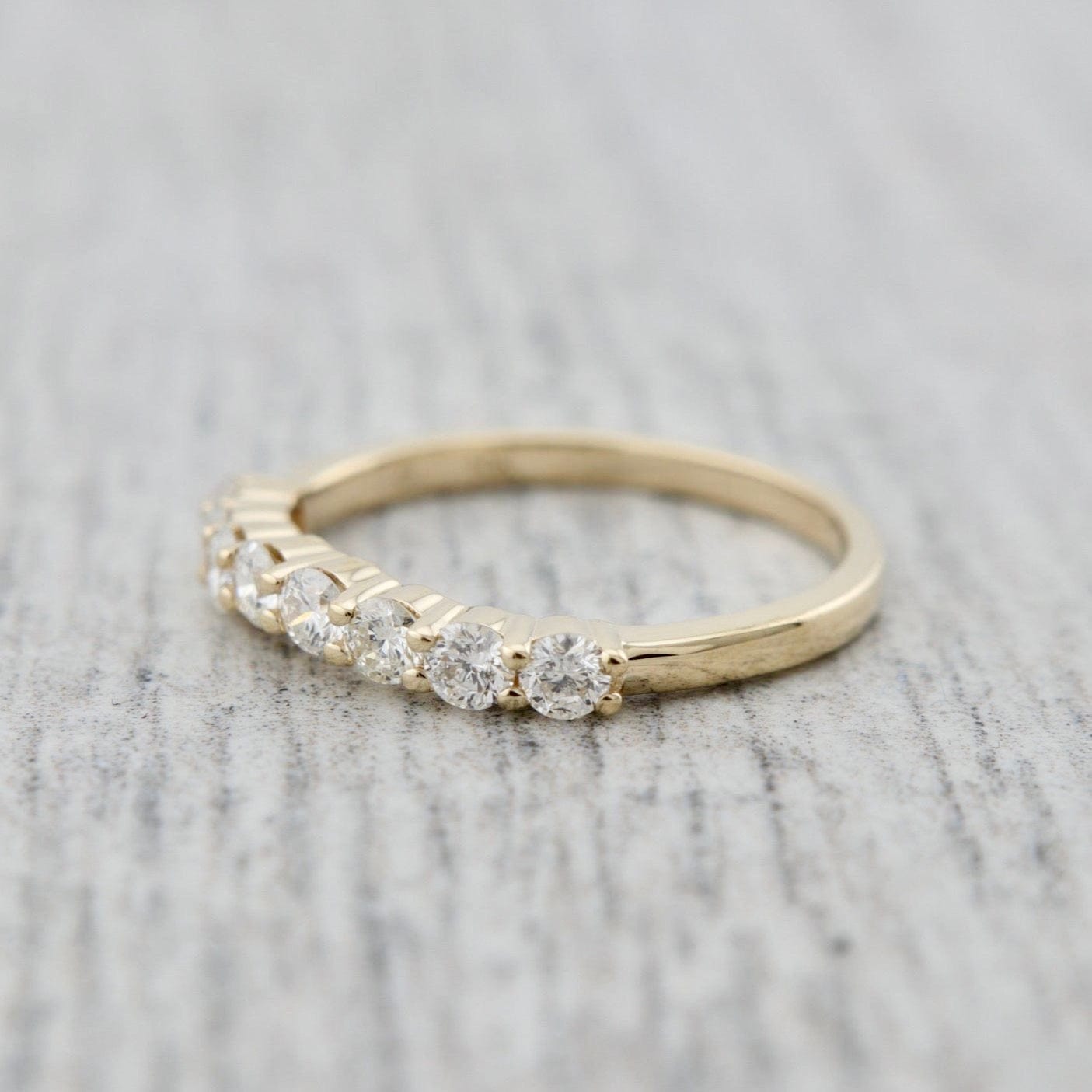 Bague semi-éternité courbe en or 14K - 18K ou platine et diamants