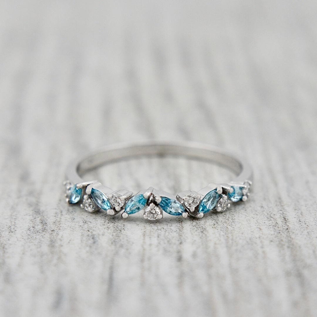 Bague semi-éternité Marquise en or 14K - 18K, diamants et aigues-marines