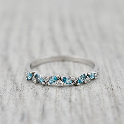 Bague semi-éternité Marquise en or 14K - 18K, diamants et aigues-marines