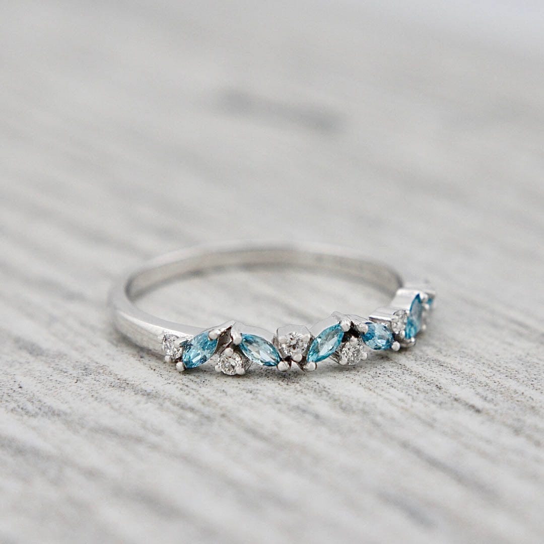 Bague semi-éternité Marquise en or 14K - 18K, diamants et aigues-marines