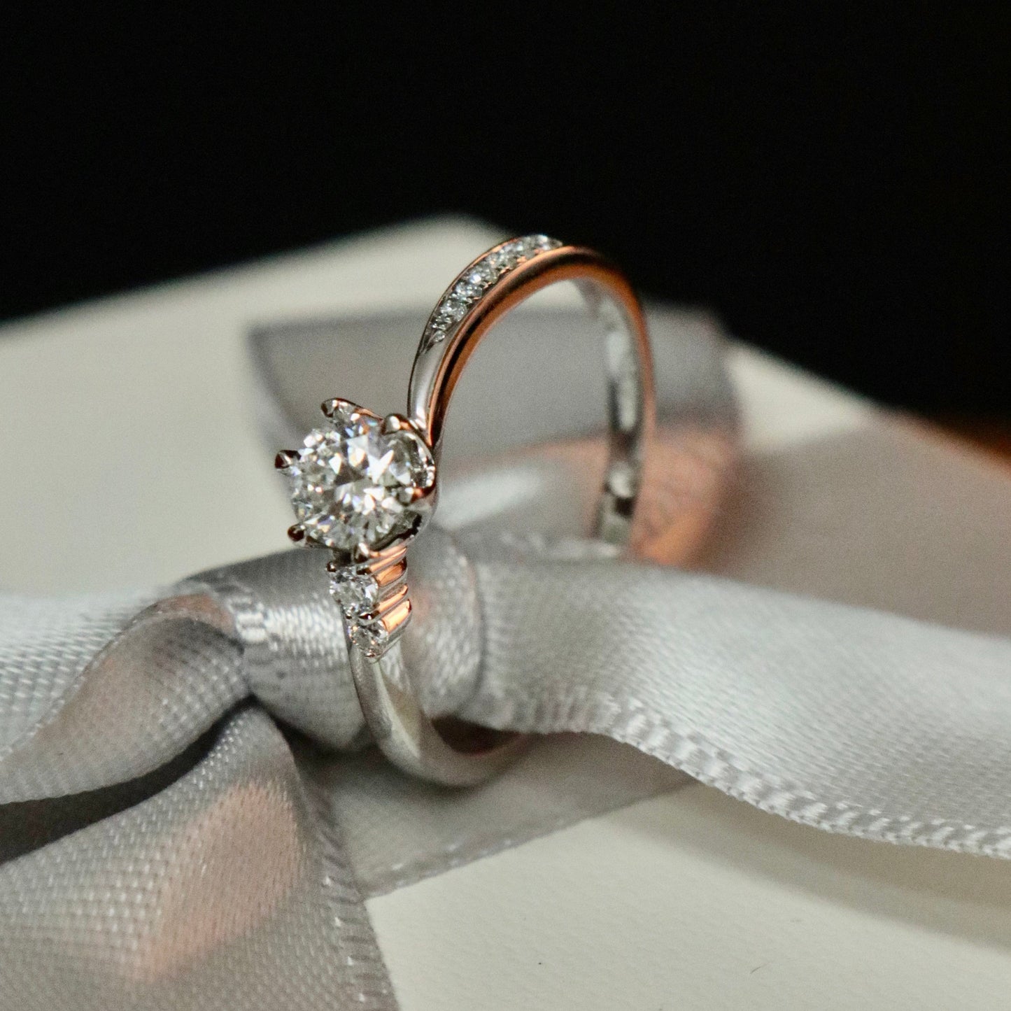 Bague solitaire en or 10K ou argent sterling et moissanites