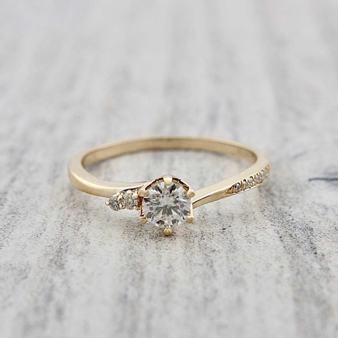 Bague solitaire en or 10K ou argent sterling et moissanites