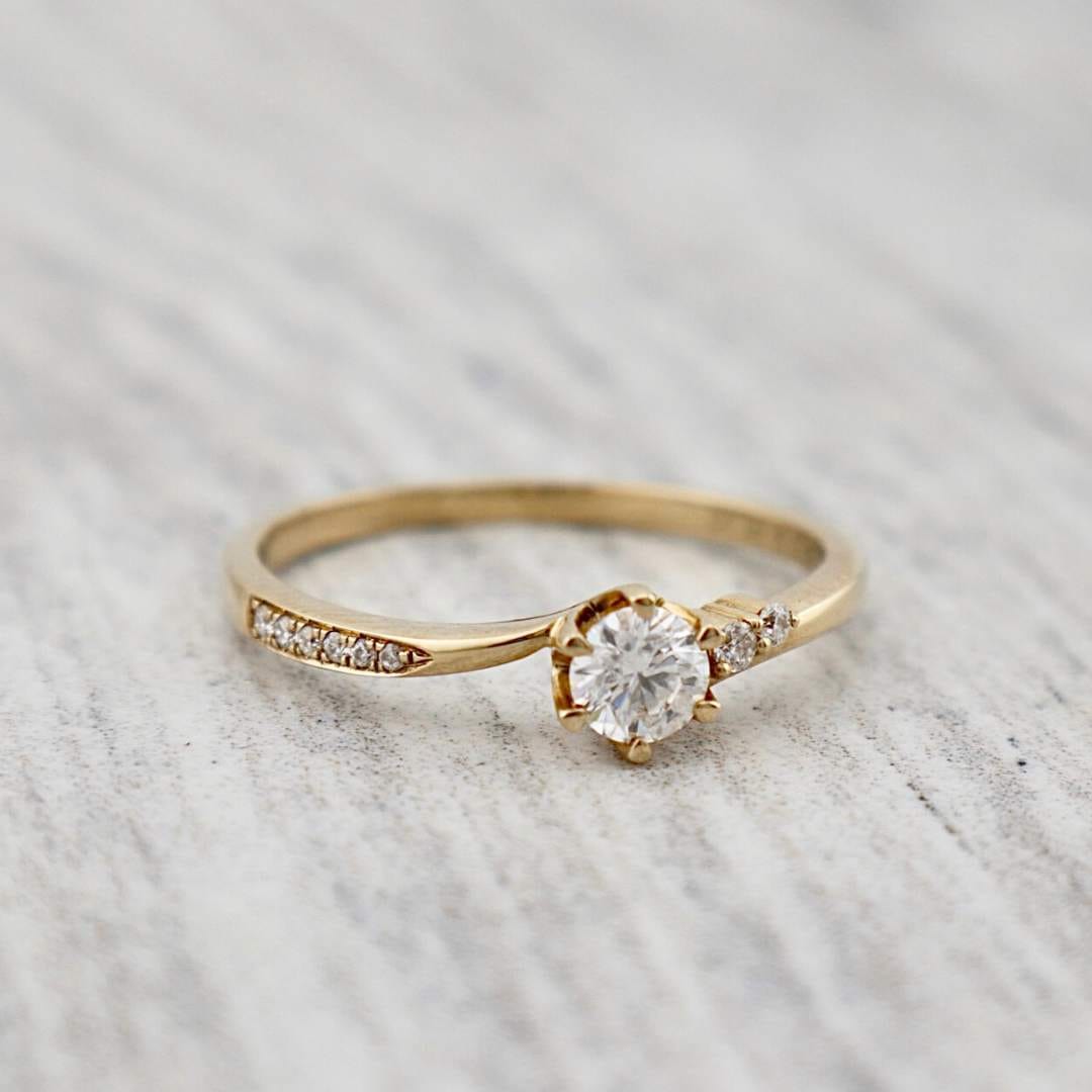 Bague solitaire en or 10K ou argent sterling et moissanites