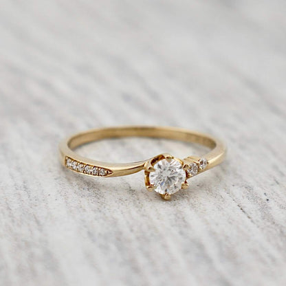 Bague solitaire en or 10K ou argent sterling et moissanites