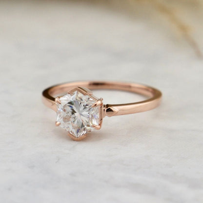 Bague solitaire Hexagone en or 14K -18K et moissanite 2 ct