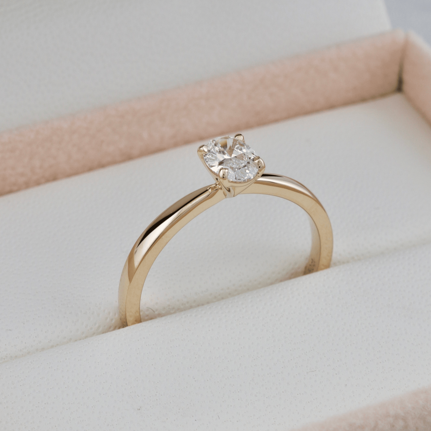 Bague solitaire Oval en or 14K - 18K et diamant 0,5 ct