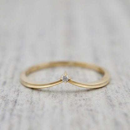 Bague V en or 10K ou or 10K et moissanite
