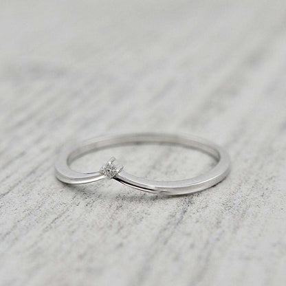 Bague V en or 10K ou or 10K et moissanite