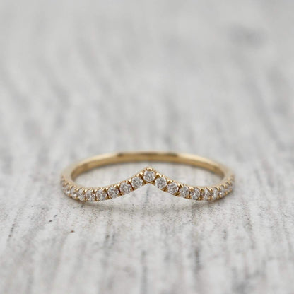 Bague V en or 10K et moissanites