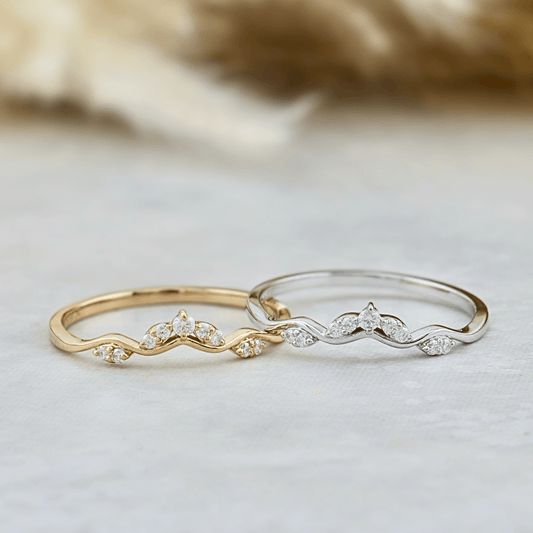 Bague Vague en or 10K ou argent sterling et moissanites