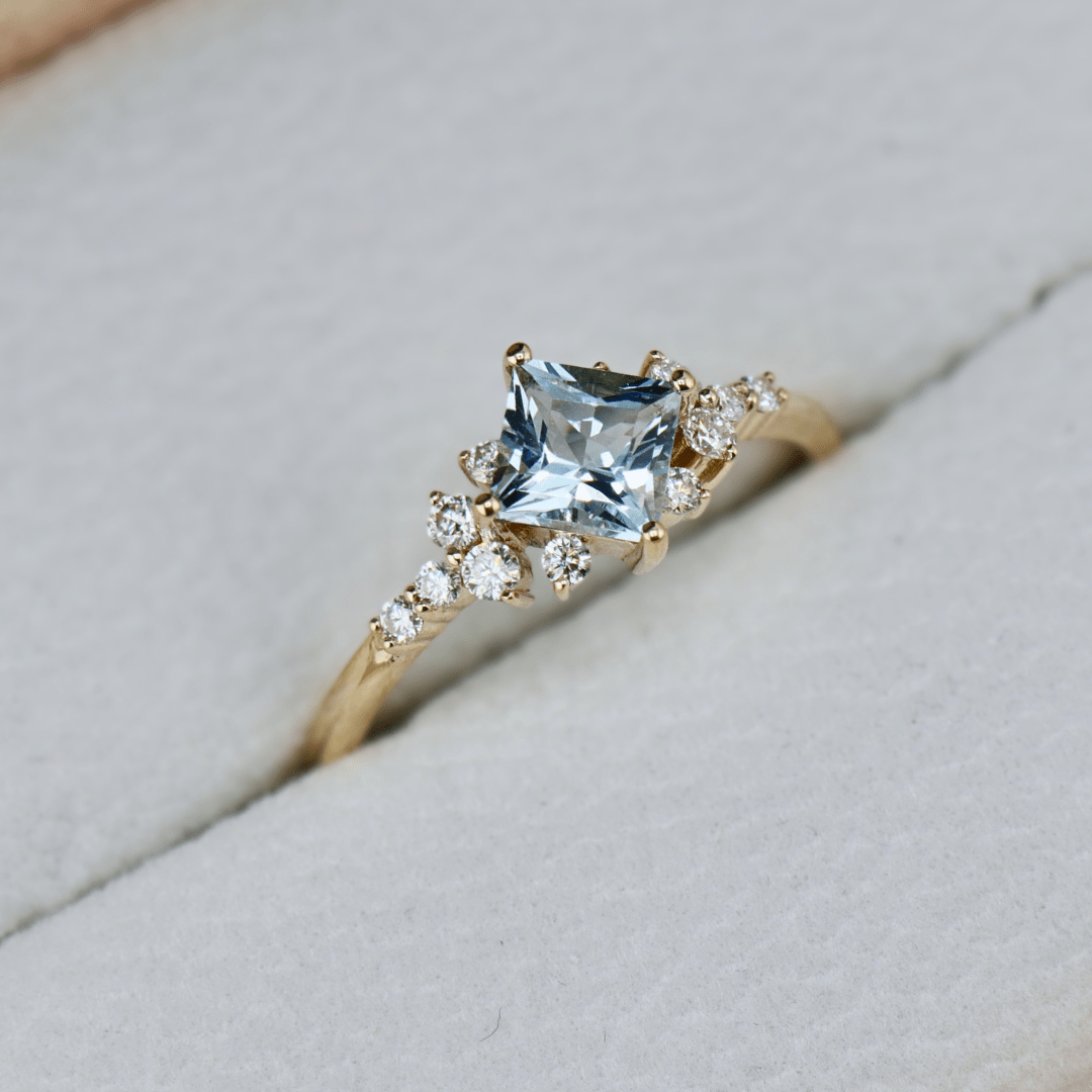 Bagues Ensemble d'alliances Moissanites et Topaze bleu princesse