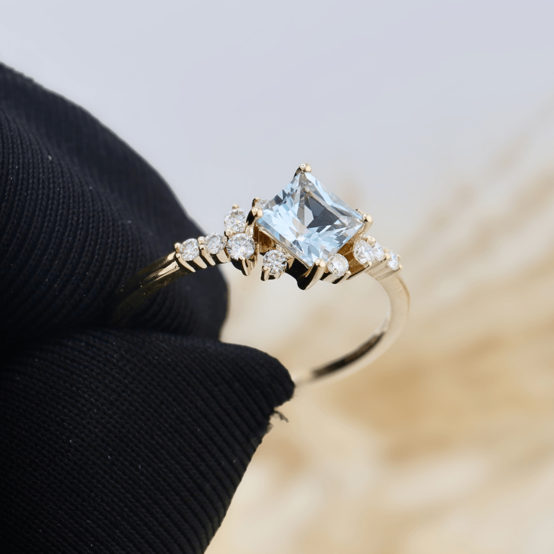 Bagues Ensemble d'alliances Moissanites et Topaze bleu princesse