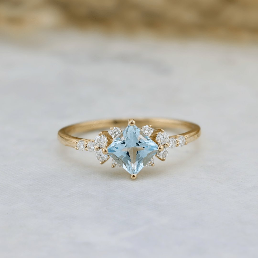 Bagues Ensemble d'alliances Moissanites et Topaze bleu princesse