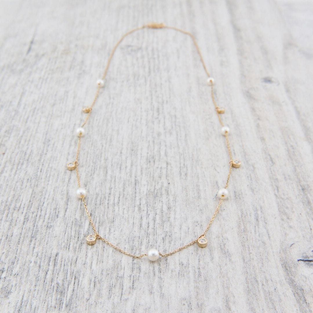 Collier en or 14K serti de diamants et perles