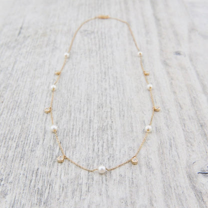 Collier en or 14K serti de diamants et perles