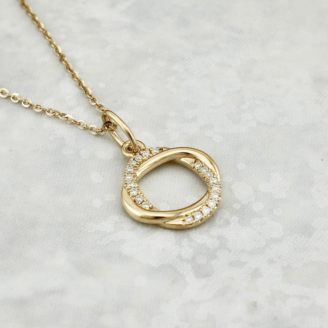 Collier Entrelacées en or 10K et moissanites