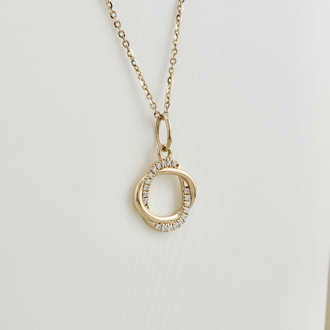 Collier Entrelacées en or 10K et moissanites