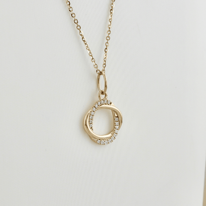 Collier Entrelacées en or 10K et moissanites