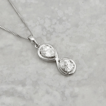 Collier Infini Poire en or 10K et moissanites