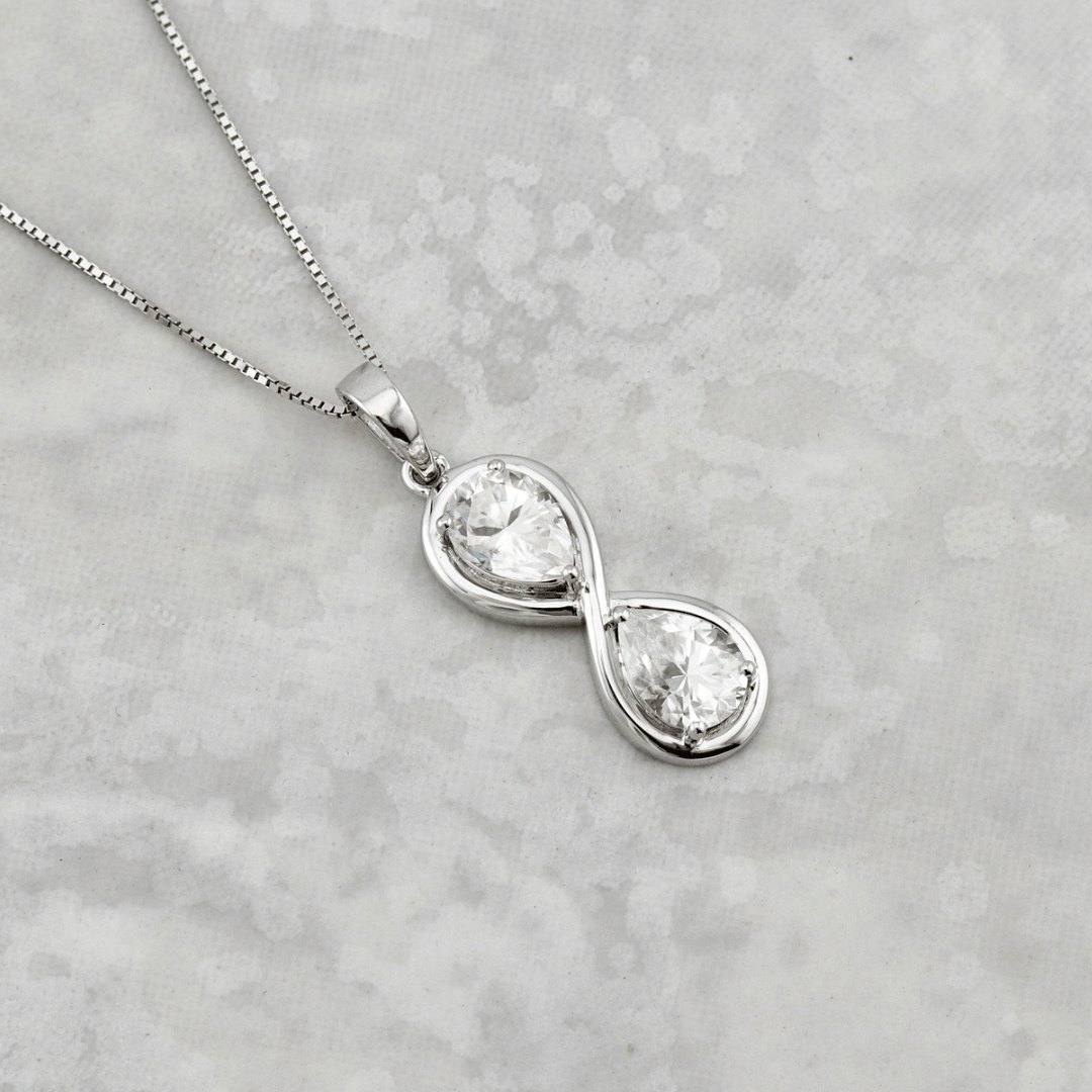 Collier Infini Poire en or 10K et moissanites
