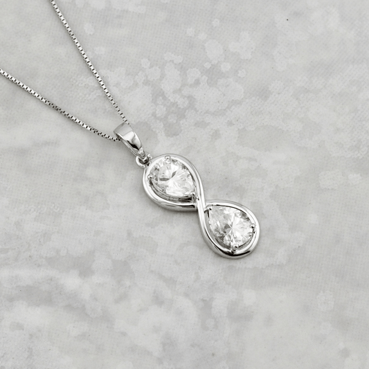 Collier Infini Poire en or 10K et moissanites