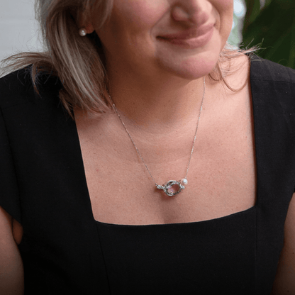 Collier Orchidée en or 14K, perle, diamants et améthyste