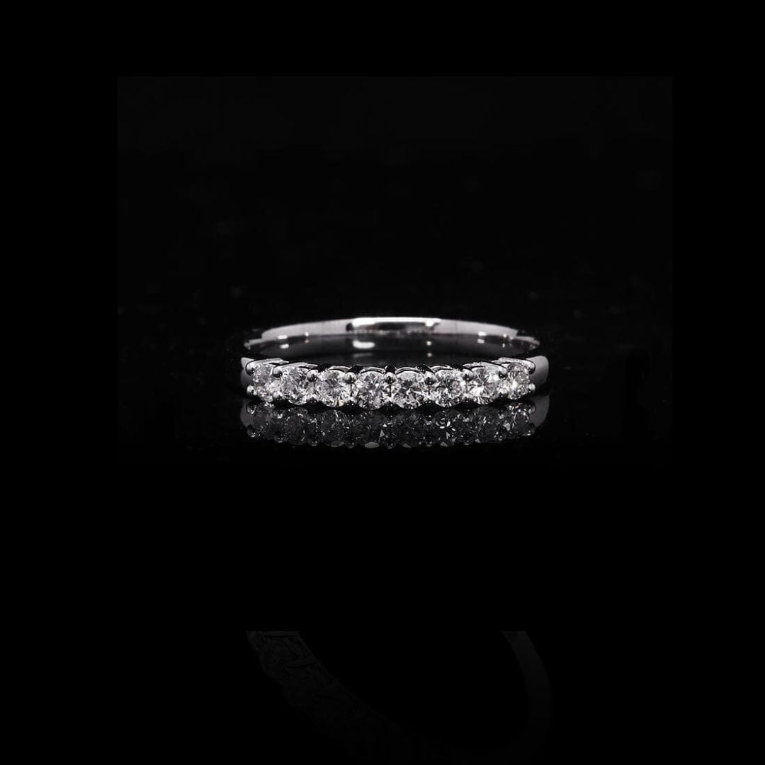 Bague semi-éternité à 8 moissanites en or 10K ou argent sterling