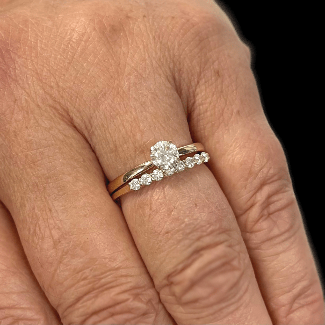 Bague semi-éternité à 8 moissanites en or 10K ou argent sterling