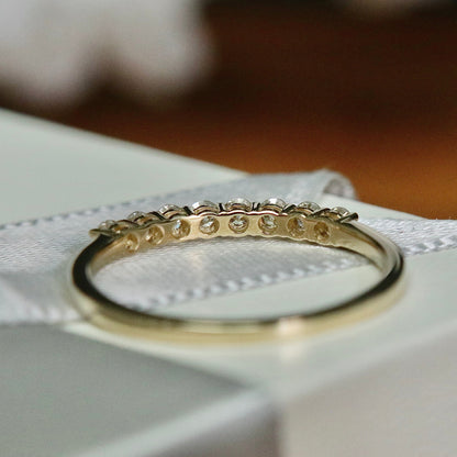 Bague semi-éternité à 8 moissanites en or 10K ou argent sterling