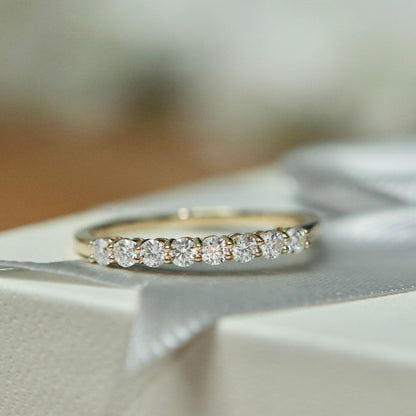 Bague semi-éternité à 8 moissanites en or 10K ou argent sterling