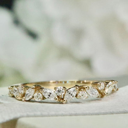 Bague semi-éternité Marquise en or 10K ou argent sterling  et moissanites