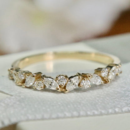 Bague semi-éternité Marquise en or 10K ou argent sterling  et moissanites