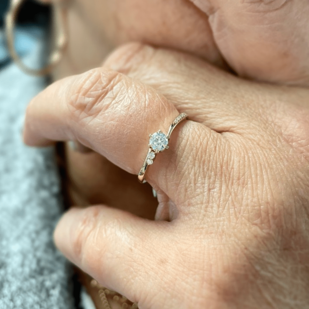 Bague solitaire en or 10K ou argent sterling et moissanites