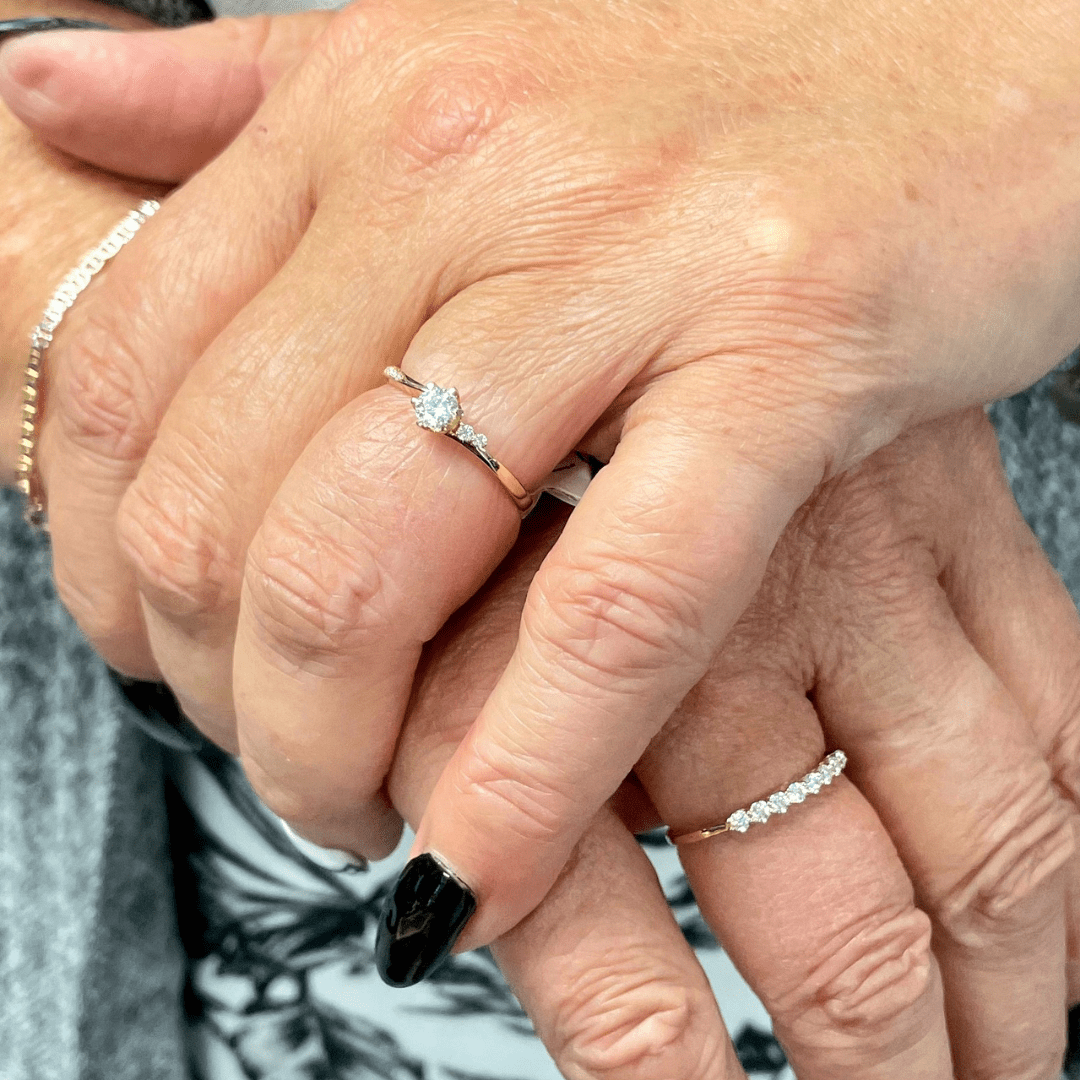 Bague solitaire en or 10K ou argent sterling et moissanites