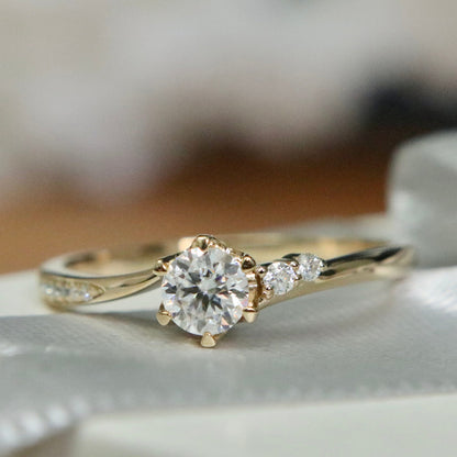 Bague solitaire en or 10K ou argent sterling et moissanites