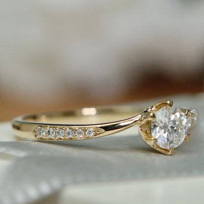 Bague solitaire en or 10K ou argent sterling et moissanites