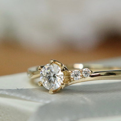 Bague solitaire en or 10K ou argent sterling et moissanites