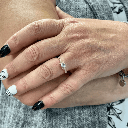 Bague solitaire Nuage en or 10K ou argent sterling  et moissanites