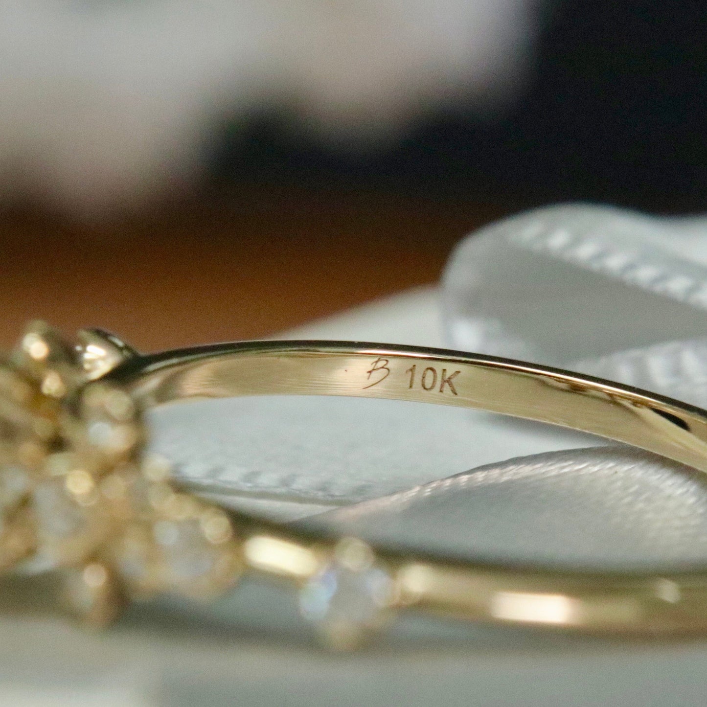 Bague solitaire Nuage en or 10K ou argent sterling  et moissanites