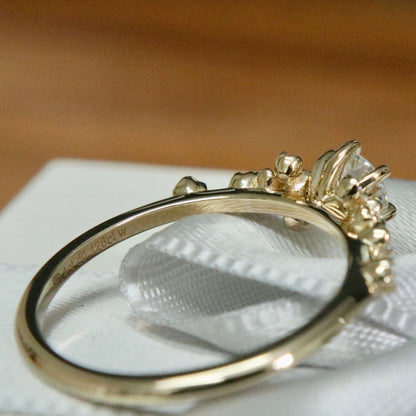 Bague solitaire Nuage en or 10K ou argent sterling  et moissanites