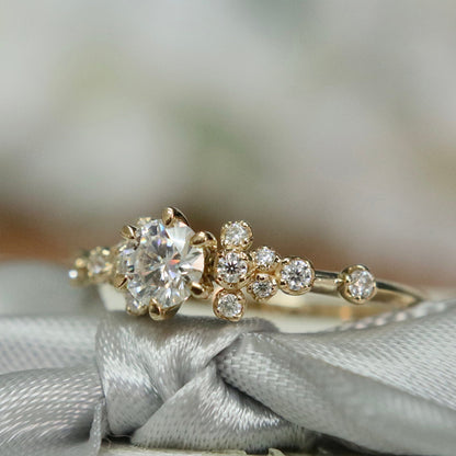 Bague solitaire Nuage en or 10K ou argent sterling  et moissanites