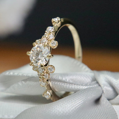 Bague solitaire Nuage en or 10K ou argent sterling  et moissanites