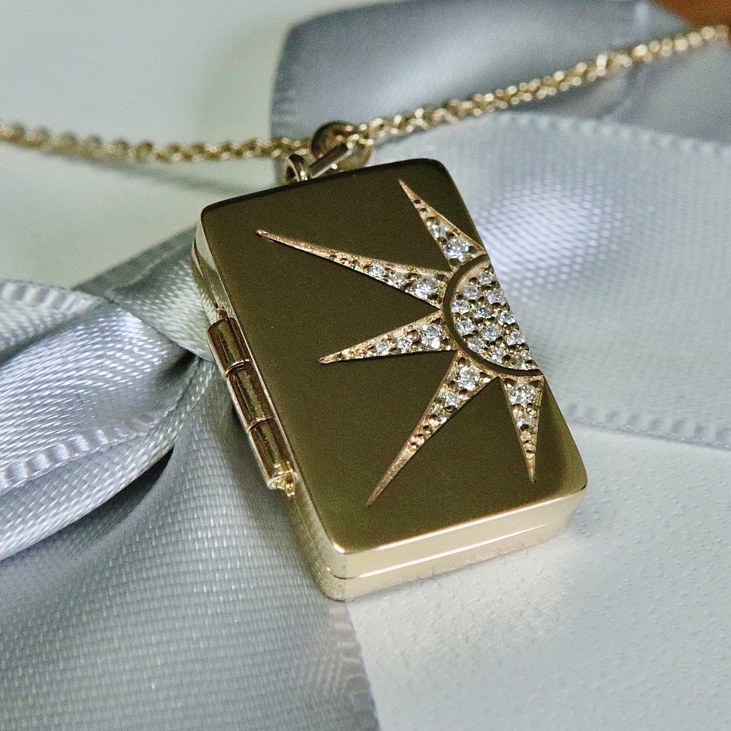 Collier porte-photo Soleil en or 14K et diamants