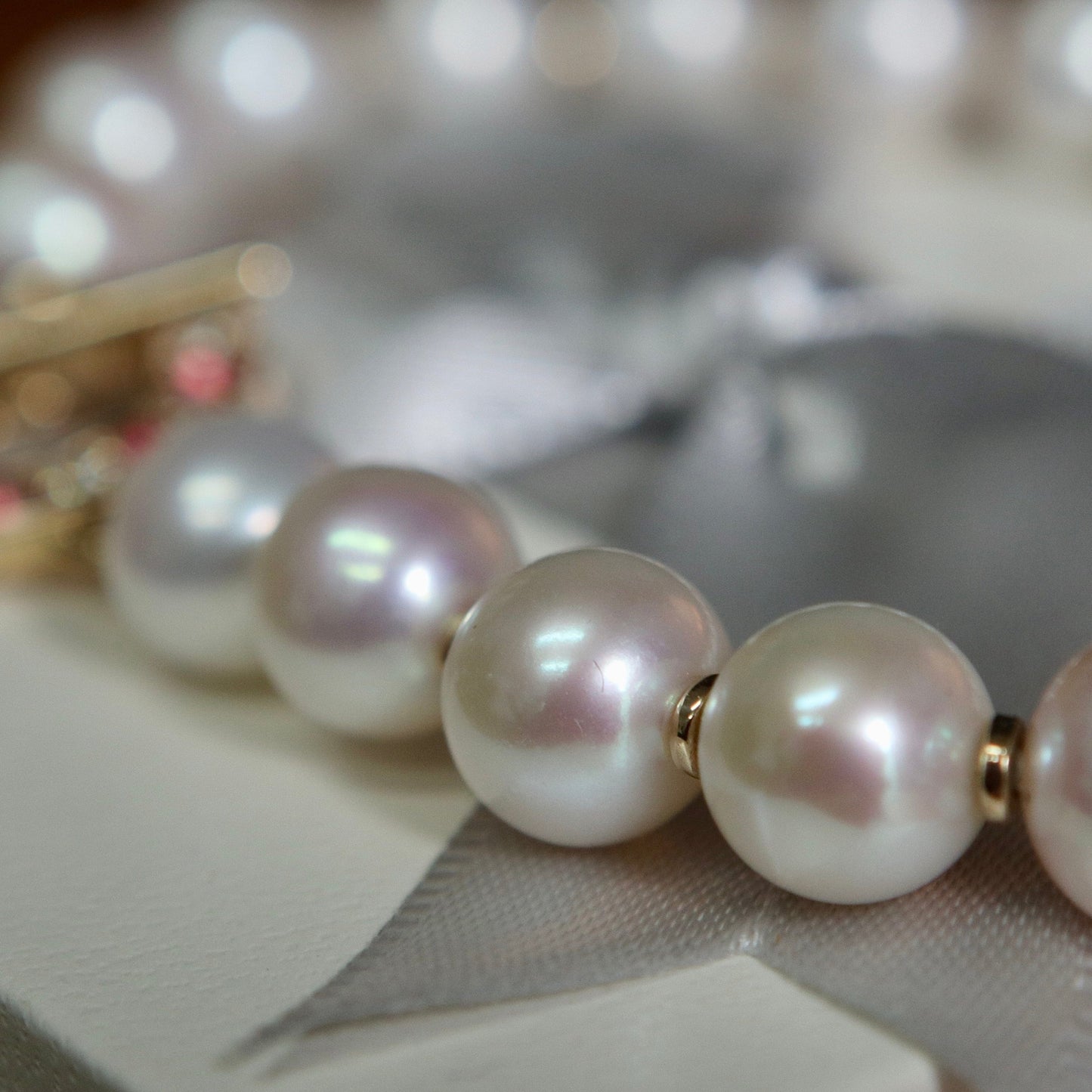 Collier de perles d'eau douce, or 14K serti de tourmalines et diamants