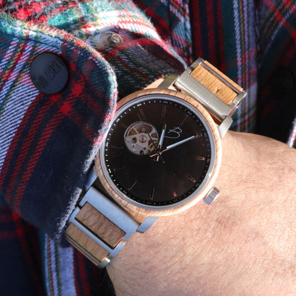 Montre Bürgi en bois de baril de whisky recyclé